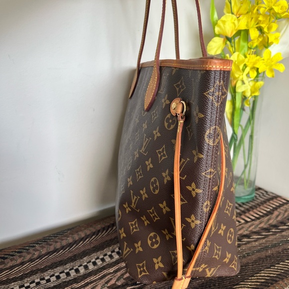 Neverfull MM in Monogram - Picture 7 of 17